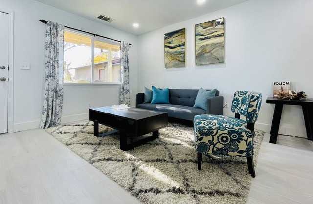 Newly Remodel Cozy Modern Home in Heart of Folsom