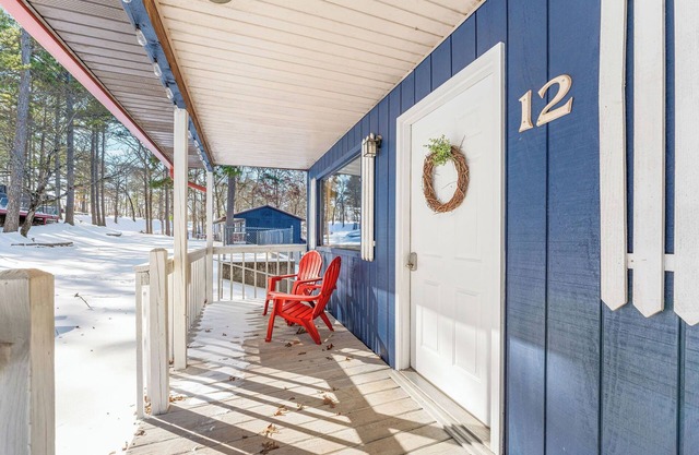 Newly remodeled-1 Mile to SDC.Resort hot tub open!