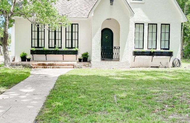 Newly remodeled 1930's cottage! Close to everything in the heart of Natchitoches