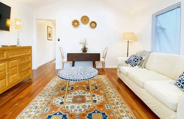 Newly remodeled 2 bedroom, 1 bath apartment. Central location.