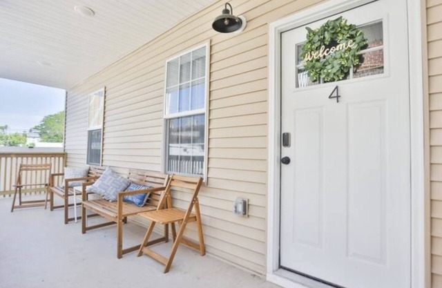 Newly remodeled 2 bdr apt, 1.5 block to the beach