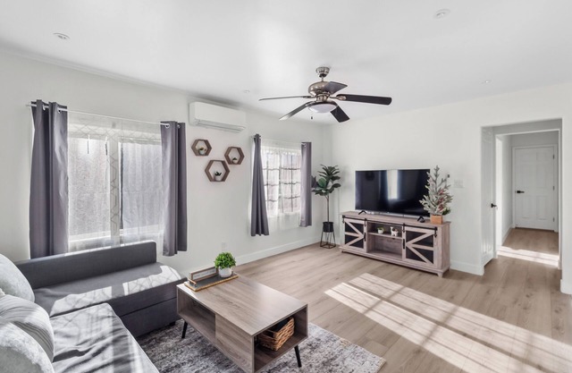 Newly Remodeled 2 Bedrooms 1 Bath with Full Kitchen, AC & Washer/Dryer