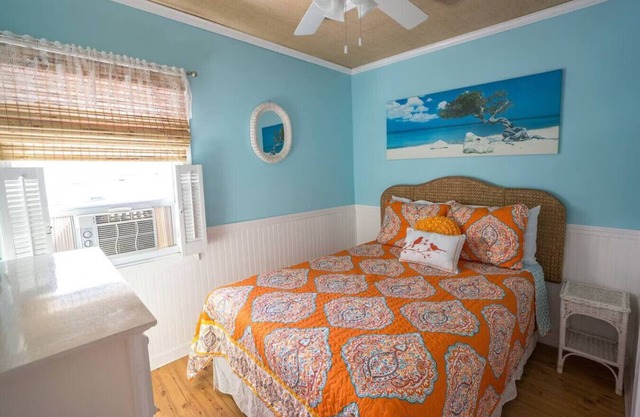 Neu renoviertes Cottage mit 2 Schlafzimmern am Strand. (Das Kaitlyn Cottage)