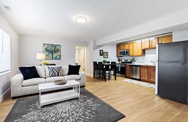 Newly Remodeled 2BR/1BA Apt - Close To It All!