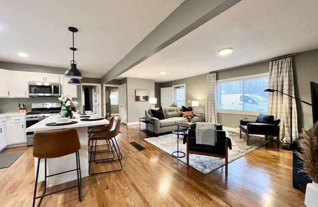 Newly Remodeled 2BR/1BA House