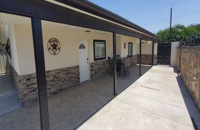 Newly Remodeled 3 B-Room Duplex by UMC/TEXAS TECH