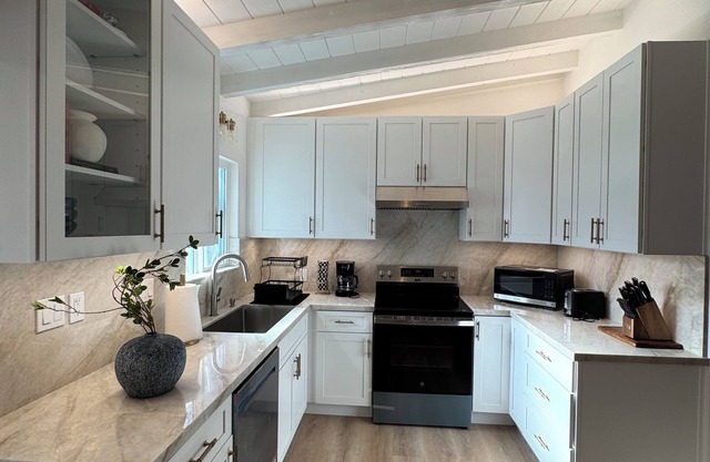 Newly remodeled 3-bedroom house- guest favorite
