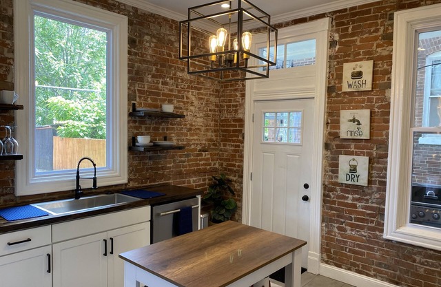Newly Remodeled 3 Bedroom - Off Street Parking