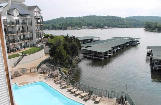 Newly remodeled 4BDR/3BA modern condo with 12x28 BOAT SLIP