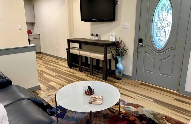 Newly Remodeled and Conveniently Located Guest Suite