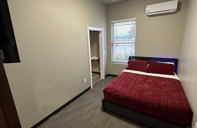 Newly Remodeled! B7 - Two Room Suite, King & Queen