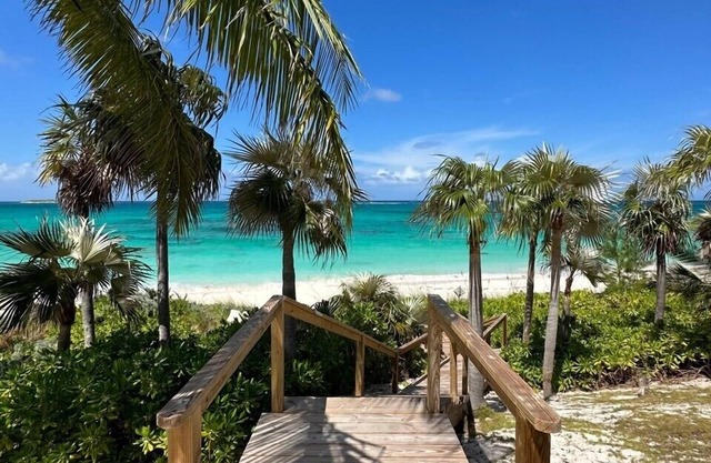 Newly Remodeled Beachfront House on Pink-Sand Double Bay Beach