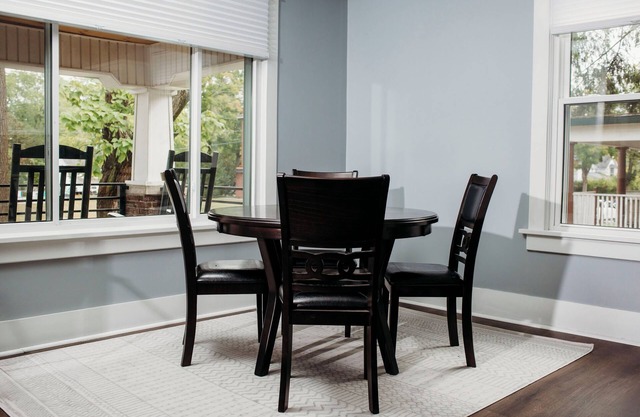 Newly Remodeled Charming 3-bedroom Duplex w/ WiFi, AC in the Heart of Big Rapids