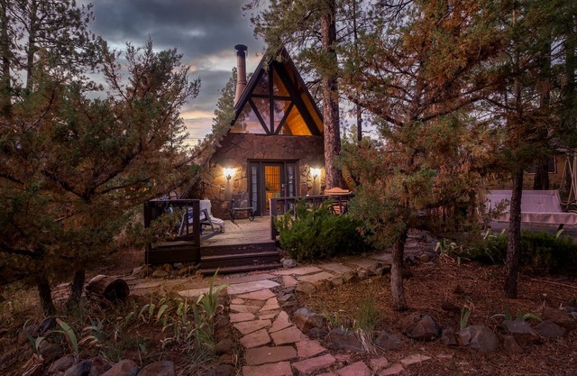 Charmantes, gemütliches A-Frame-Cottage in Munds Park, Arizona, umgeben von hohen Kiefern !!!