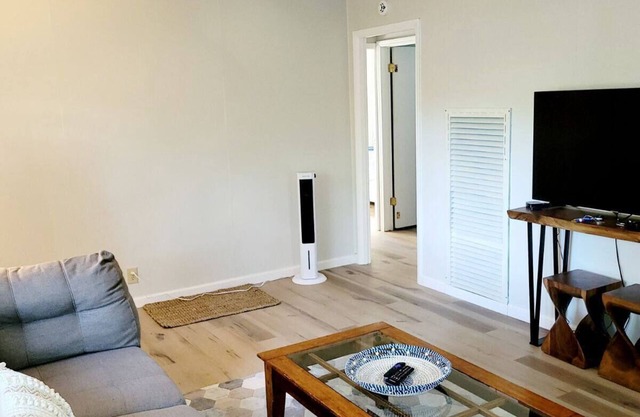 NEWLY Remodeled Cozy Cottage Home