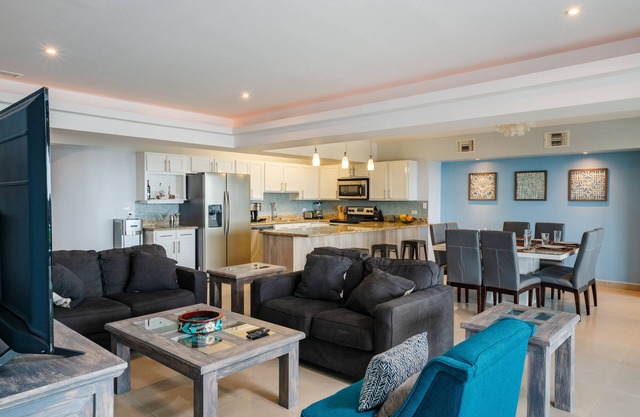 NEWLY REMODELED CONDO WITH SPECTACULAR OCEAN VIEW - CASA DE SOPHIA