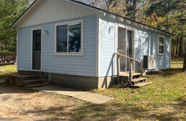 Newly Remodeled Cottage Rental on a Small, Family Oriented, Lakefront Resort