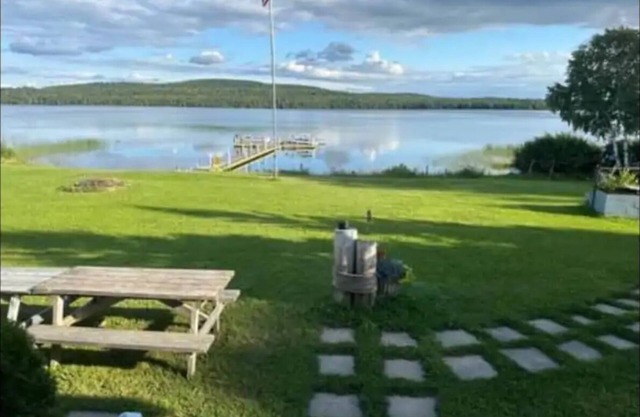 Newly Remodeled Cottage with Beautiful Lake Front Views