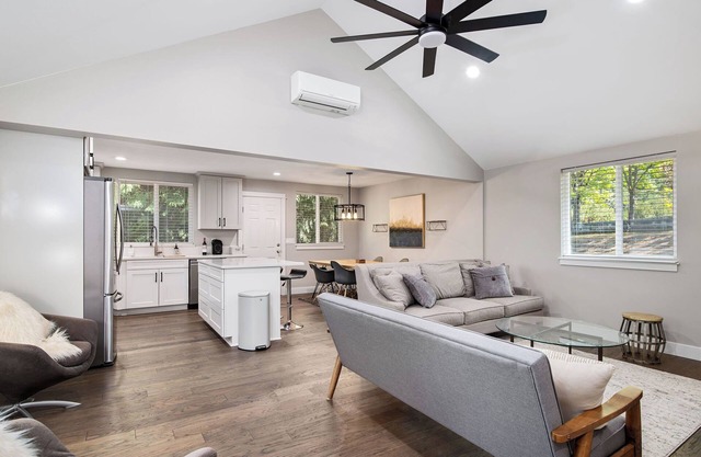 Newly remodeled, cozy home tucked away near shopping and 3 ferry routes!