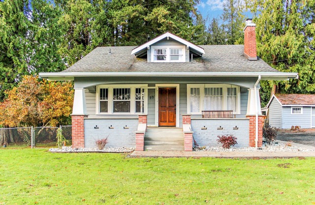 Newly Remodeled Craftsman on 1 acre! Come relax and enjoy some small town living