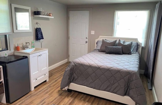 Newly Remodeled!!! Destination Downtown Lodi Cabana