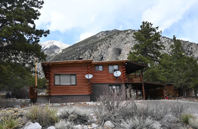 Newly remodeled Double Love Log Cabin