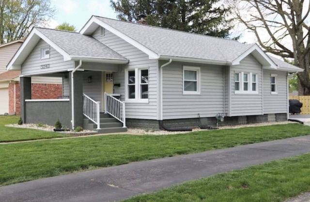Newly Remodeled, Entire home 3BD 3BA, Speedway IN