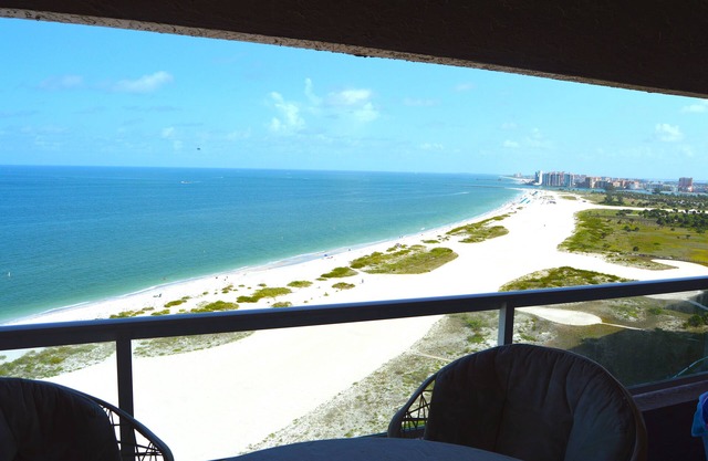 Neu renoviert und möbliert Luxuriöse Beachfront Condo