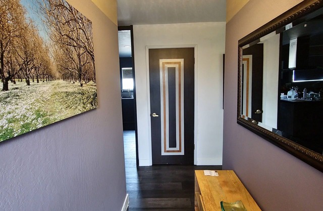 Newly Remodeled Furnished Upper 1250sq unit
