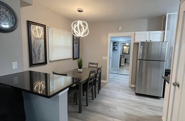 Newly remodeled home. Walking distance to Seabreeze and to many things around