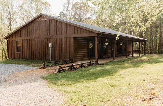 Newly remodeled home 4 Bedroom 3 Bath in private setting minutes from lake