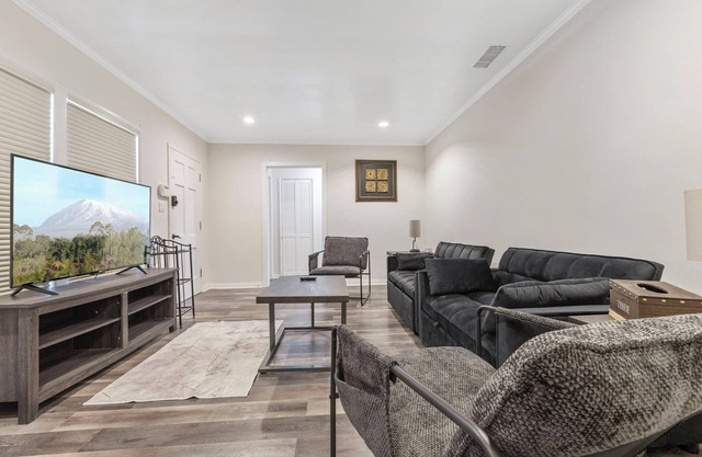 Newly Remodeled Home Close to many Attractions