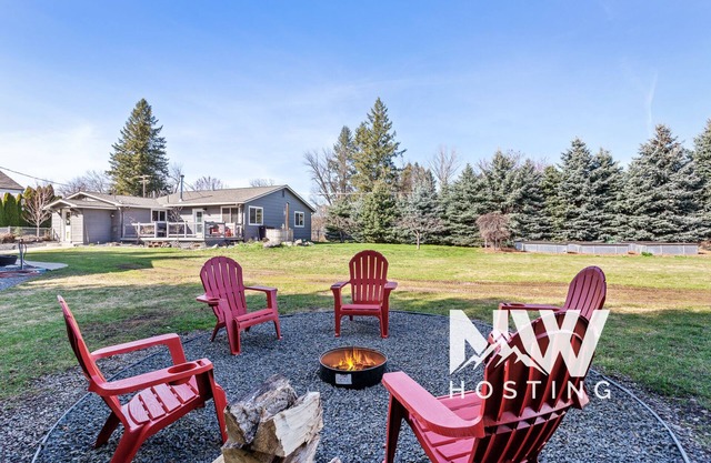 Newly Remodeled Home—Large Yard, Fire Pit, Quiet Area, 2 Miles to Beach & 12 Miles to Silverwood!