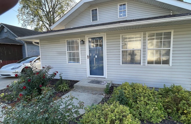 Newly remodeled in 2021. Cedar Point, beach access, park, fishing & more!