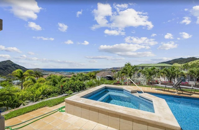 NEWLY REMODELED Mansion with Central A/C, Pool & Jacuzzi overlooking the Ocean