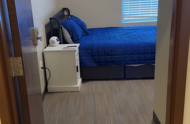 Newly Remodeled! Mattoon - A9 - Queen Room