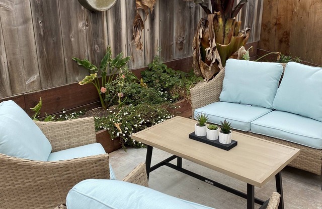 Newly Remodeled Monterey Bay Oceanside Cottage