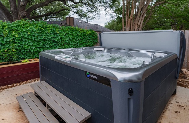 Newly Remodeled, Private Pool & Hot Tub, Xbox, Ping Pong, Foosball, Fully-equipped Kitchen