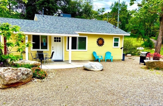 Newly remodeled quaint Cottage