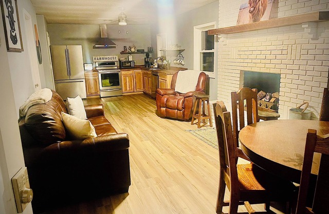 Newly Remodeled River Cabin close to Ft Leonard Wood