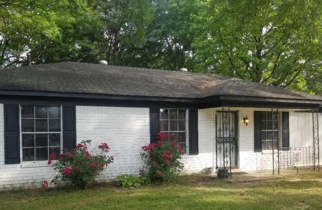 Newly remodeled spacious getaway with ALL NEW MATTRESSES
