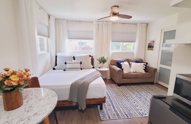Newly Remodeled Studio in between SF and Napa!