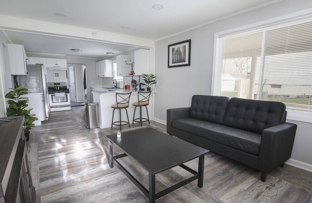 Newly Remodeled Three Bed. Home Outside of Flint
