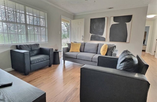 Newly Remodeled Uniontown Stay