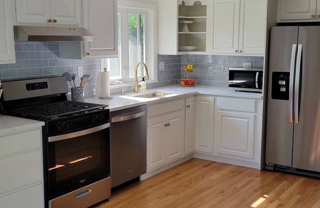 Newly remodeled home in Little Compton 3 minutes to South Shore and Briggs Beach