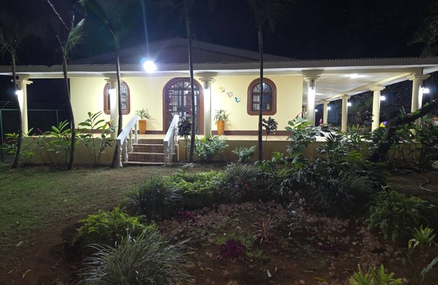 Newly Remodeled Villa Las Flores, 13 guests, 5 Rooms, 4 full bathrooms, AC