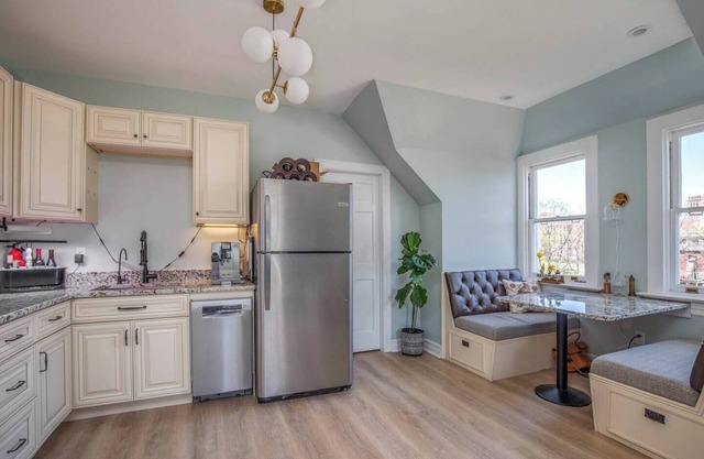 Newly remodeled, well-equipped 3 bed/2 bath in a historical neighborhood.