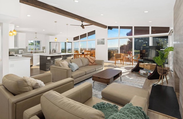 Neu renoviert mit Klimaanlage und Blick auf Downtown Ocean und Bay!