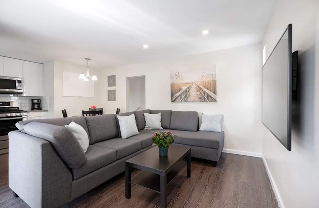 Newly Reno'd 2 bdrm Kitsilano Centrally Located