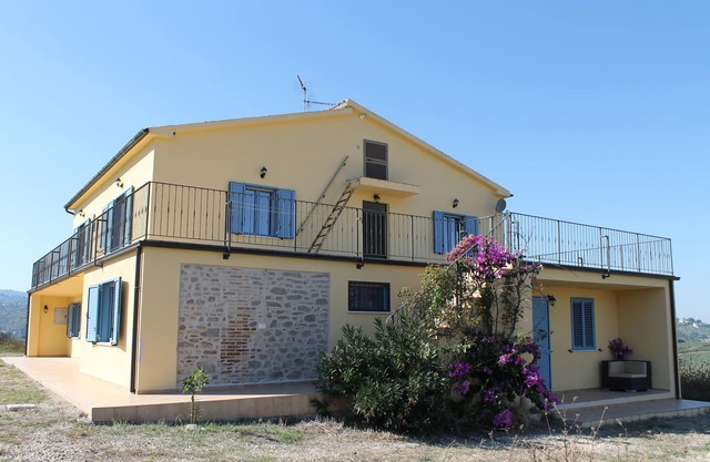 Neu renoviertes Bauernhaus mit Pool - Blick auf das Meer und die Berge